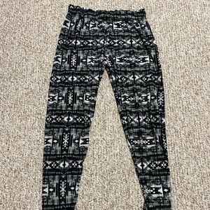 Black and white patterned leggings